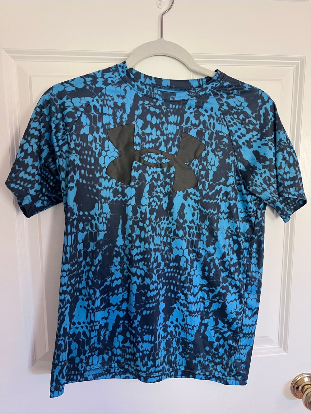 Under Armour youth large  Blue tee